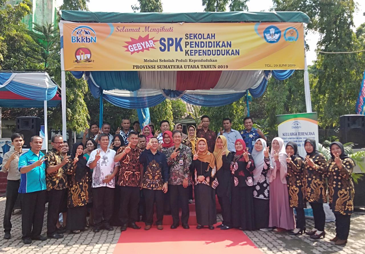 Kepala BKKBN Sumut Lantik Forum Pengurus  Sekolah Peduli Kependudukan 